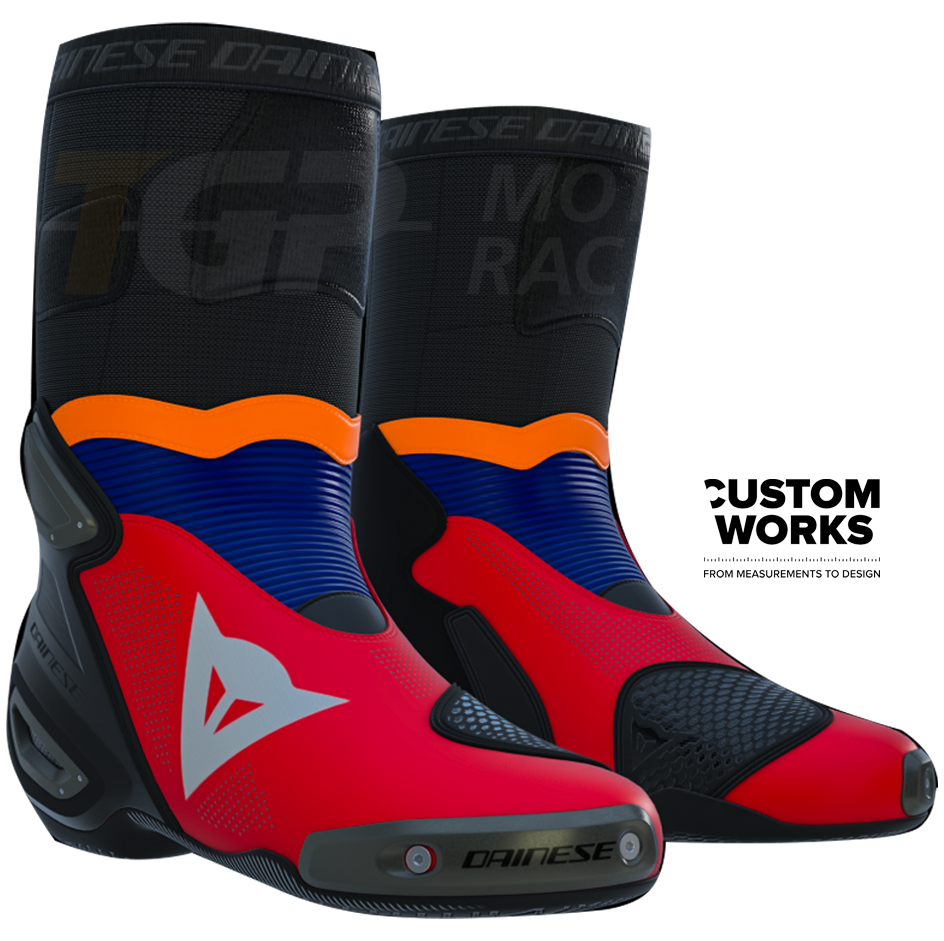 Dainese Axial 2 Air Racing i ulične motociklističke čizme Luca Marini Replica 2026 | Muškarci | Lava crvena / Electric plava / Fluo narančasta / Bijela | Custom Works 