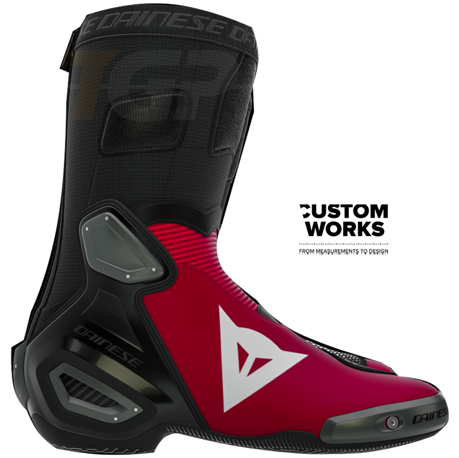 Dainese Axial 2 Racing i ulične motociklističke čizme Nicolò Bulega Replica 2026 | Muškarci | Dainese crvena / bijela | Custom Works 