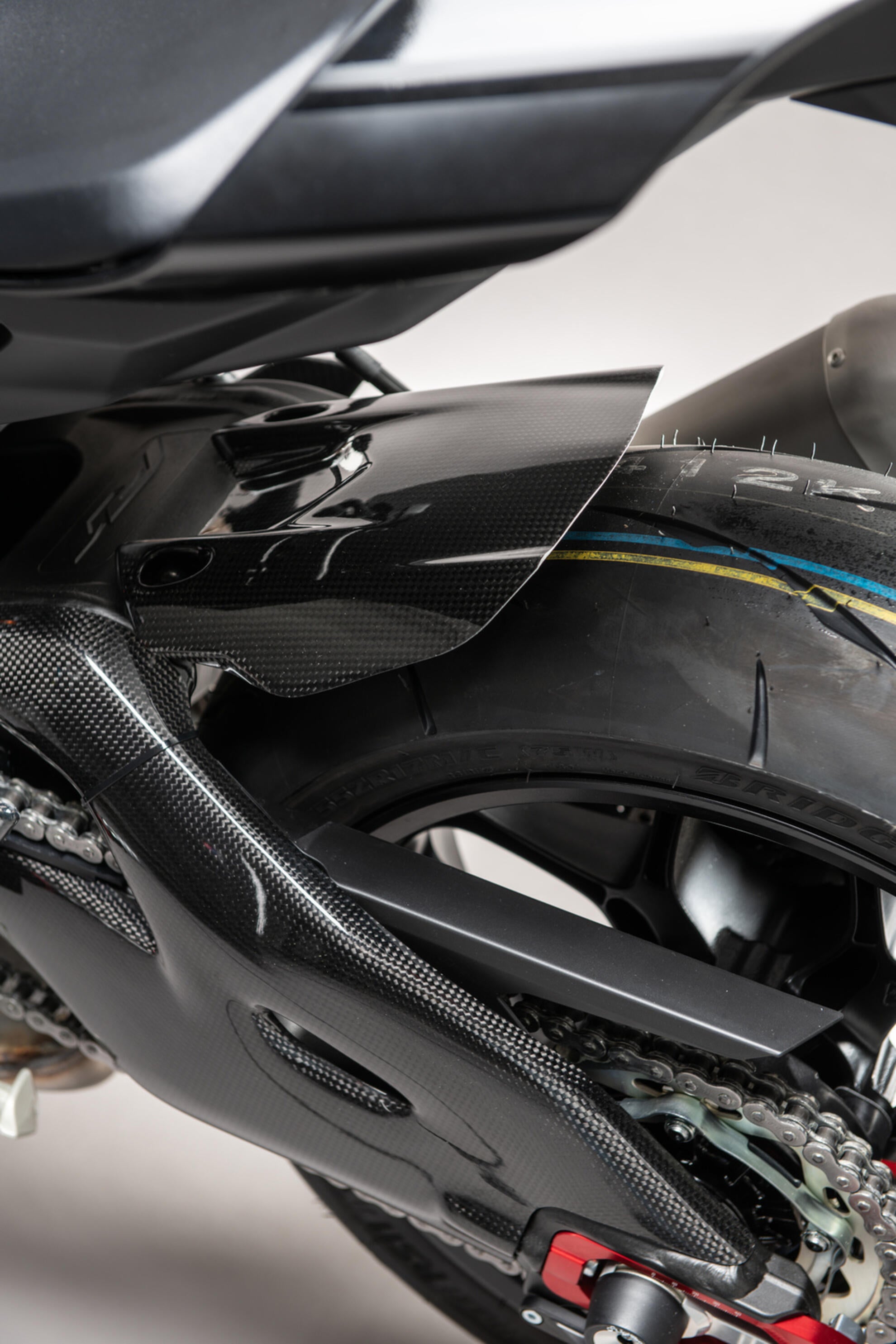 Stražnji blatobran Carbon LighTech Yamaha YZF-R1/M RN32, RN49 & RN65 (15-26) CARY5020 