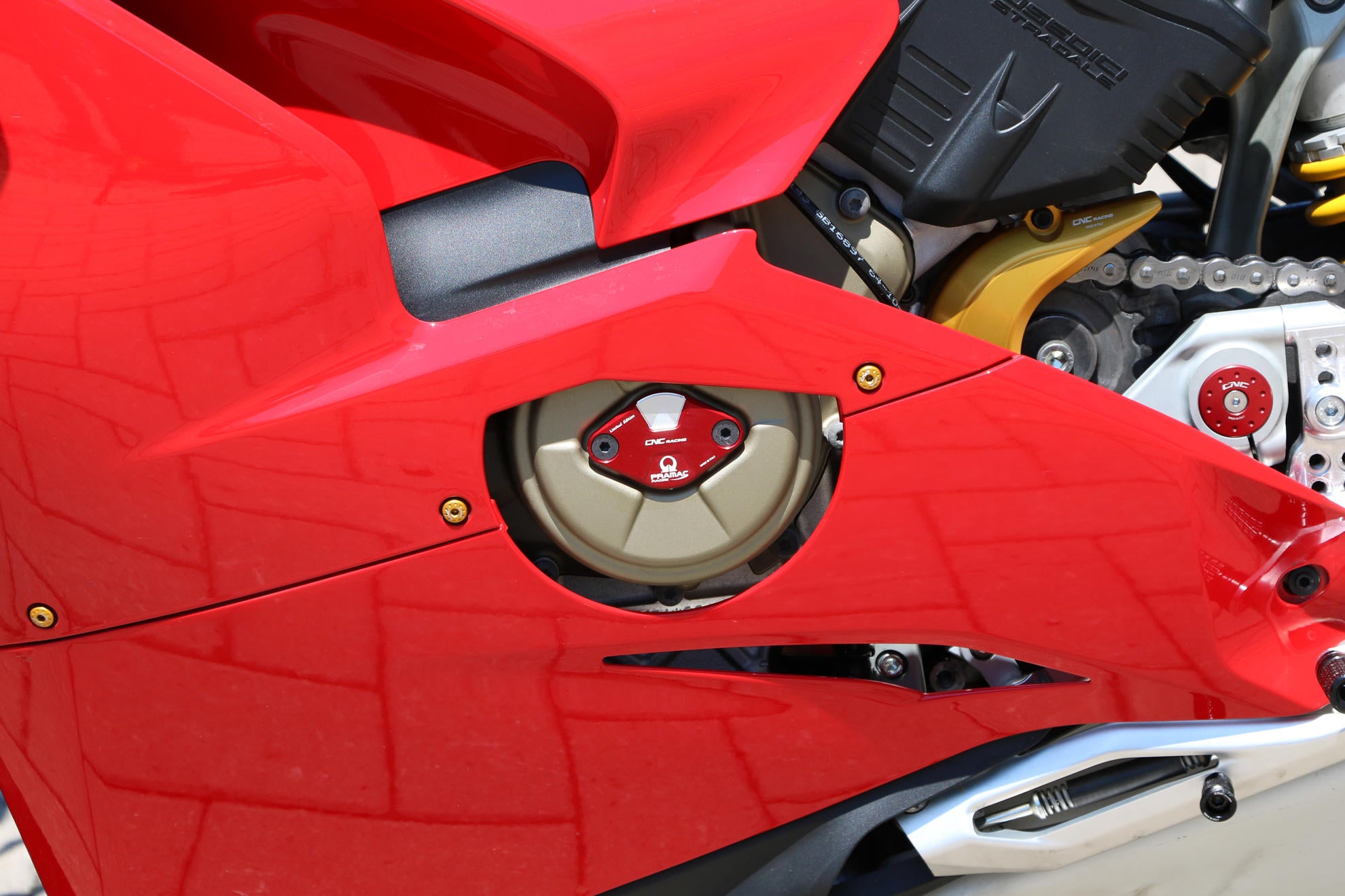 Poklopac paljenja / Poklopac za inspekciju vremena Pramac Racing Limited Edition CNC Racing Ducati Panigale V4/S (2025-2026) CF266PR 