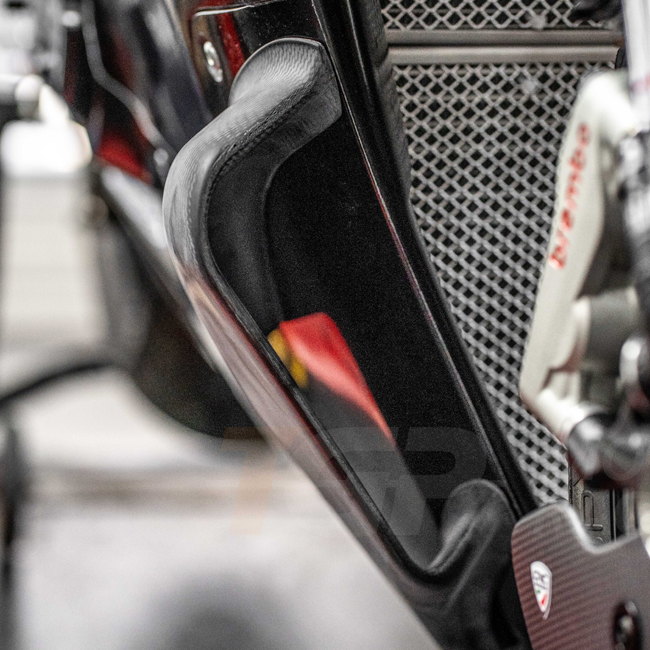 Set bočnih podnica Lavatex AP Carbon Line Ducati Panigale V4/S/R (25-26) 