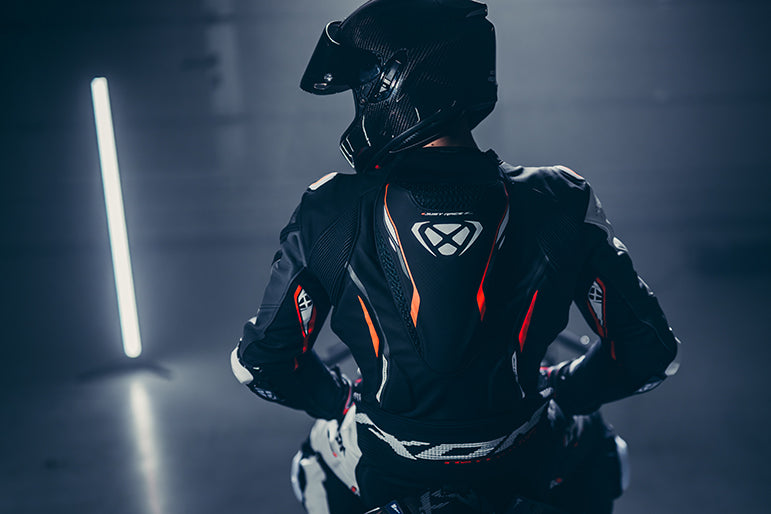 IXON Demonio Einteiler Kožno odijelo – Perforirano odijelo za trkače | Muškarci | Crno/Bijelo/Crveno 