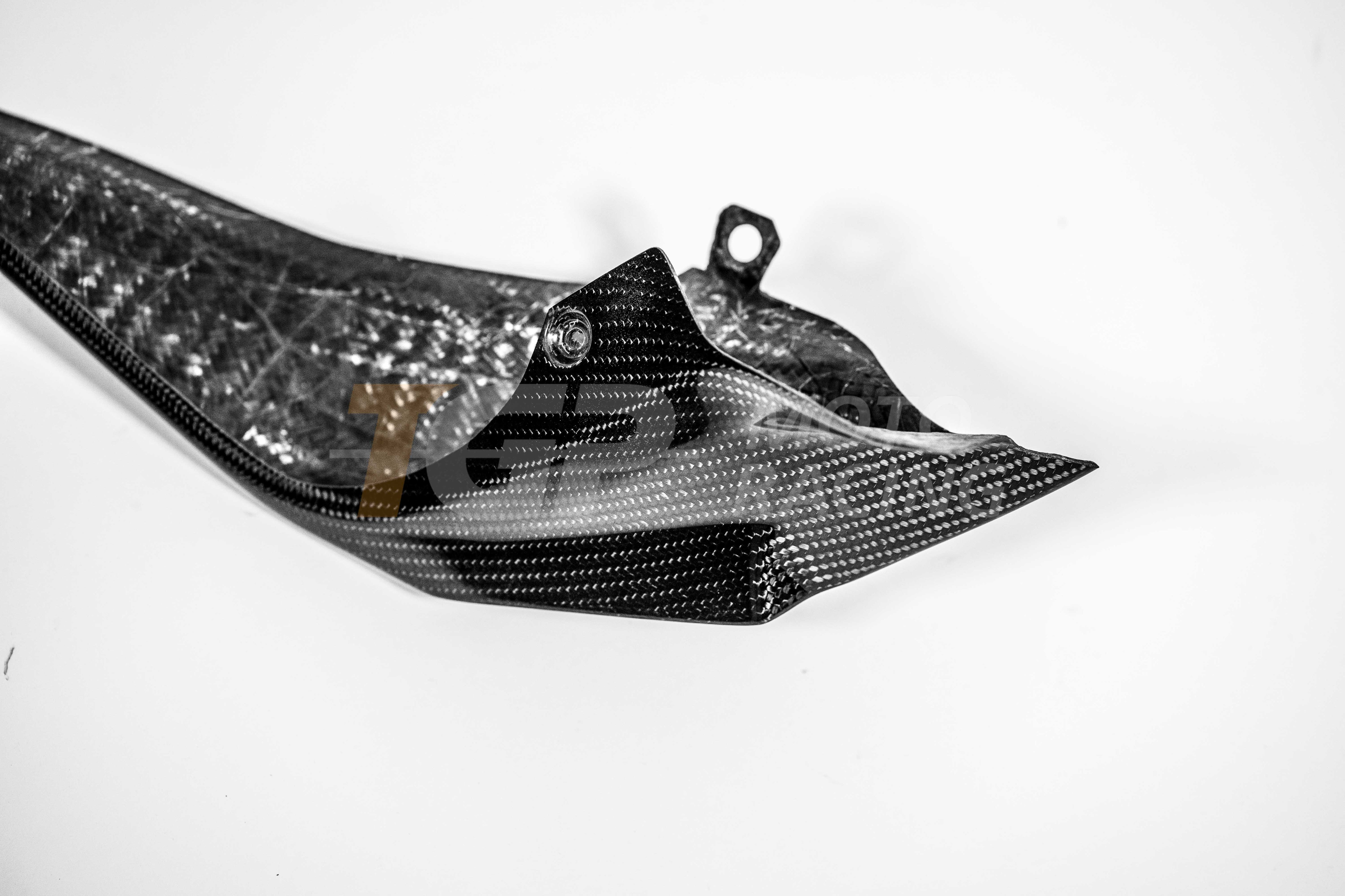 Heckverkleidung links 200g Carbon AP Carbon Line Ducati Panigale V4/S/R (25-26)