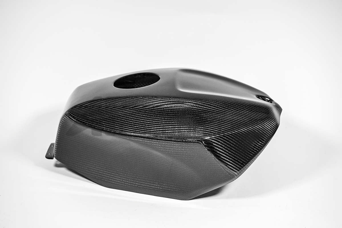 Poklopac rezervoara SBK 200g AP Carbon Line Aprilia RSV4/RR/1100 Factory (21-25) 