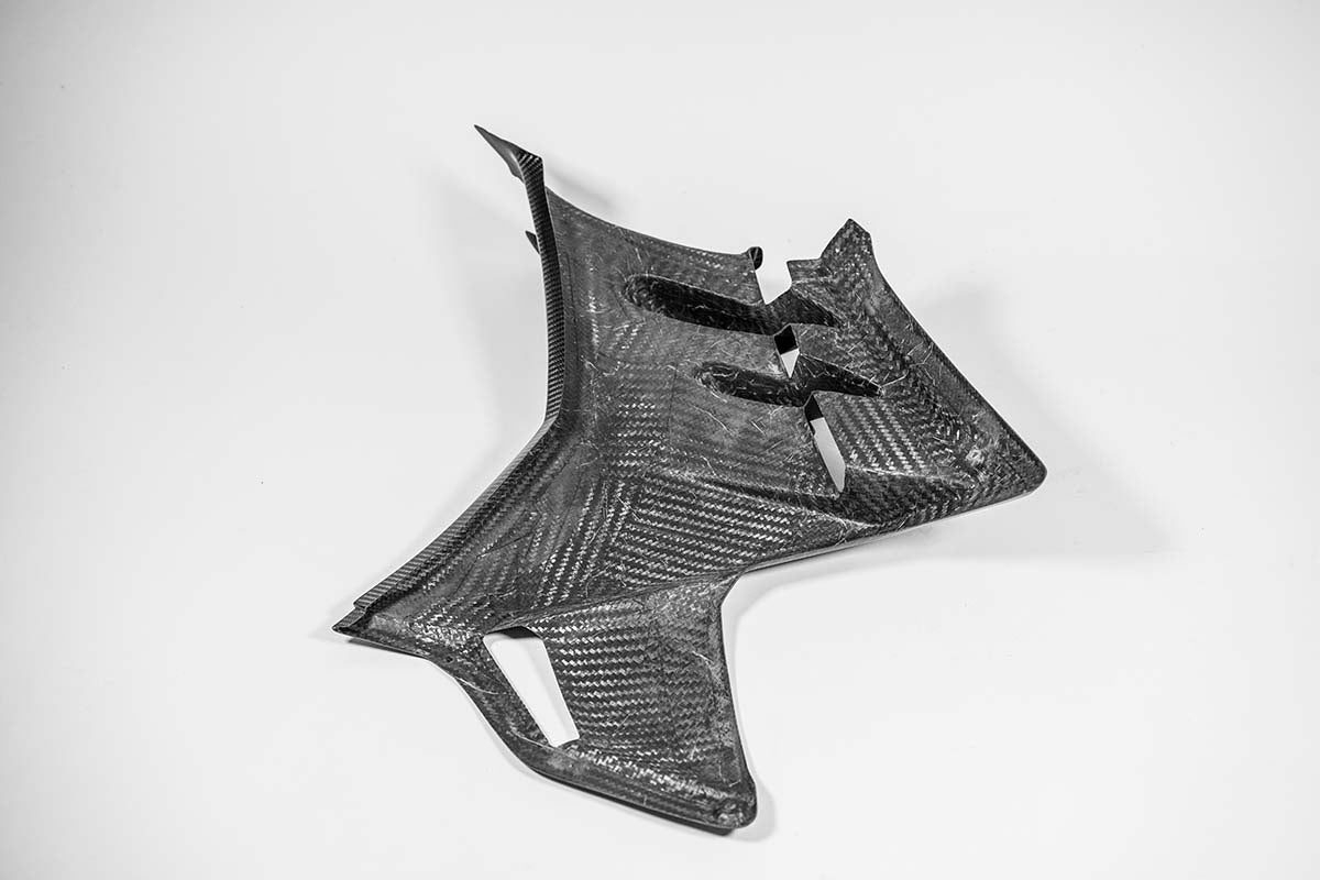 Desni bočni dio 200g AP Carbon Line Aprilia RSV4/RR/1100 Factory (21-26) 