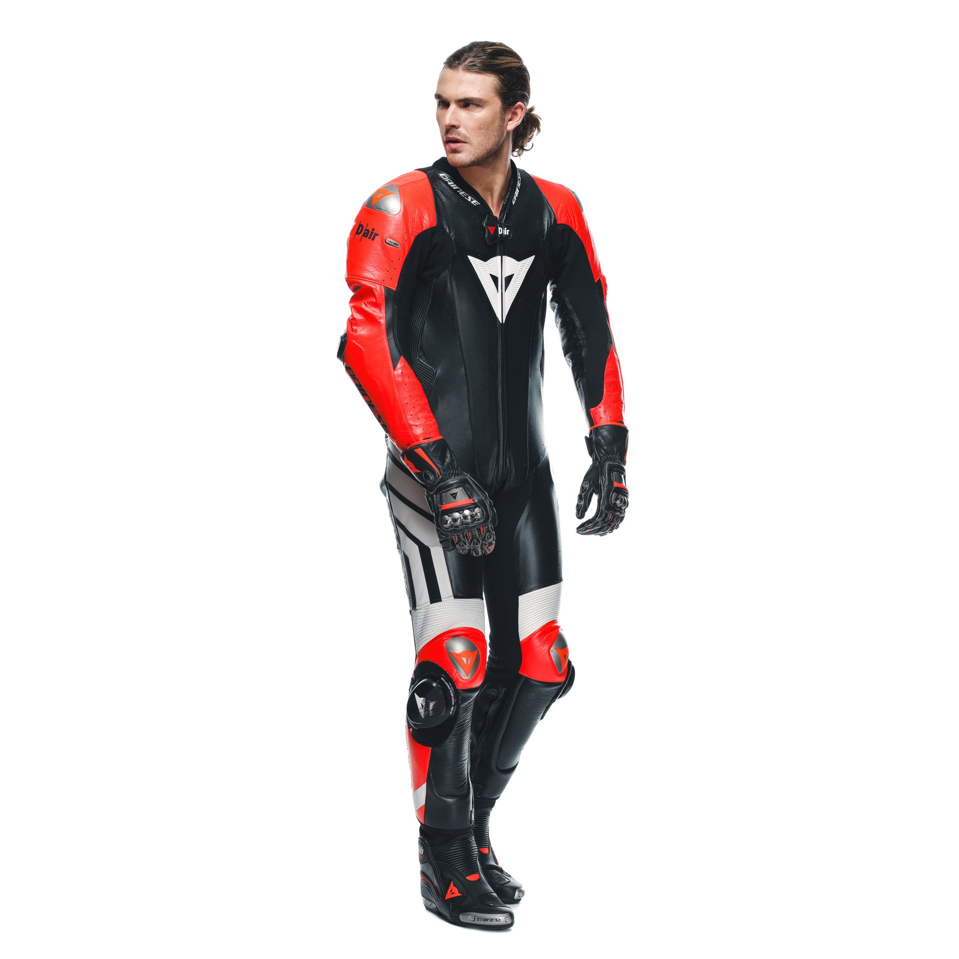 Dainese Mugello 3 D-AIR® kombinezon Kožno odijelo – Perforirani zračni jastučić za trkaće odijelo | Muški | Crna/Crvena 