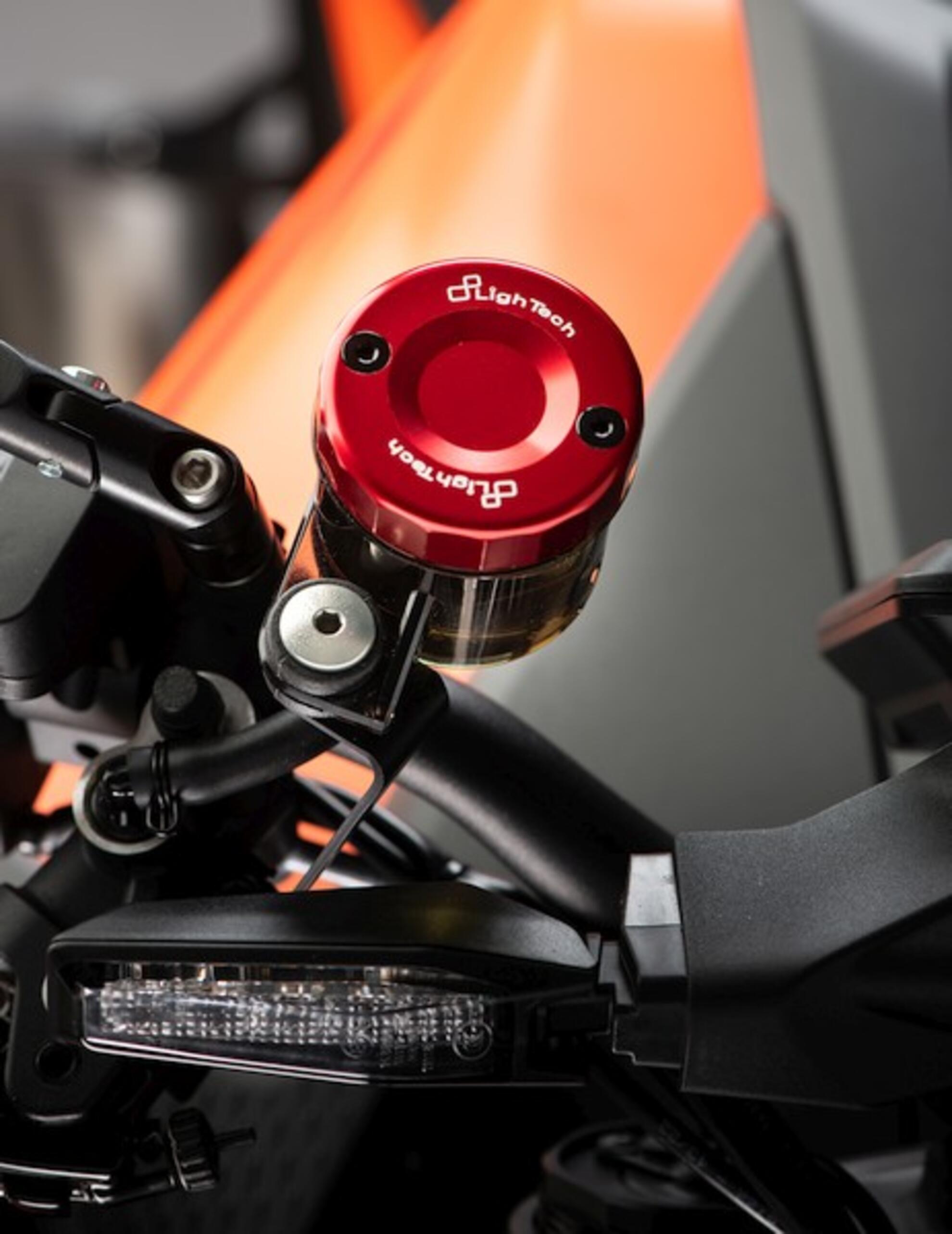 Poklopac rezervoara za izjednačavanje LighTech Ducati Panigale V2 955 (20-24) FBC04 