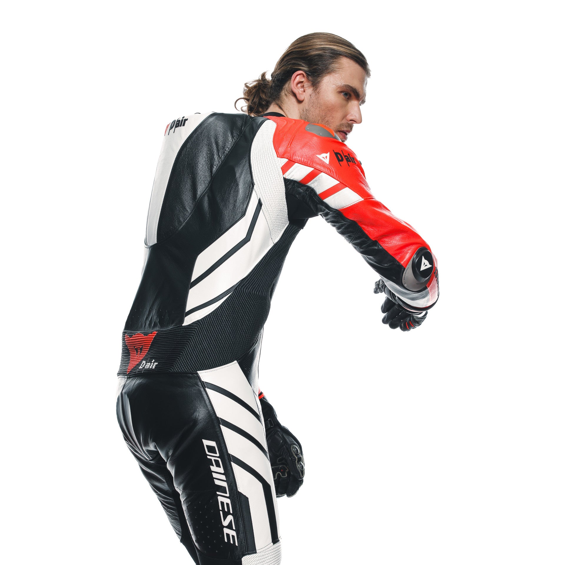 Dainese Mugello 3 D-AIR® kombinezon Kožno odijelo – Perforirani zračni jastučić za trkaće odijelo | Muški | Crna/Crvena 