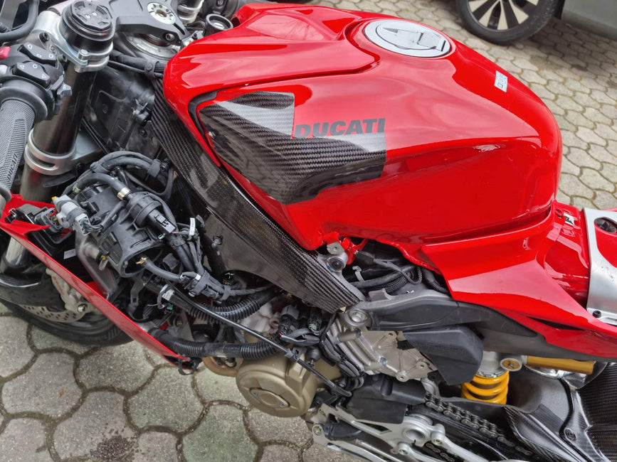 Zaštita rezervoara 200g AP Carbon Line Ducati Panigale V4/S (25-26) 